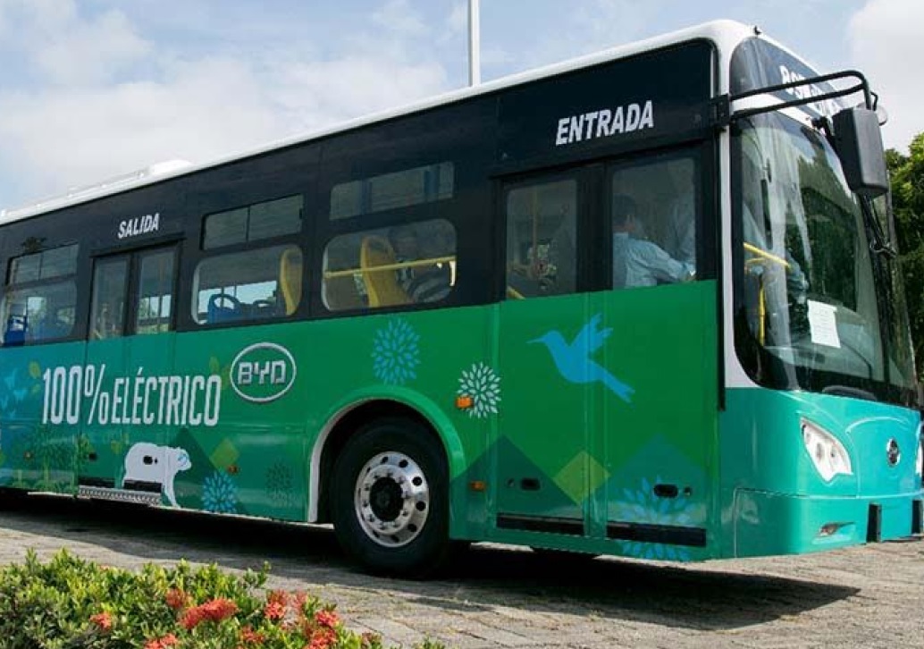 Electric Bus making free tours
