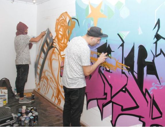 Anti-violence graffiti in Alianza Francesa exhibit