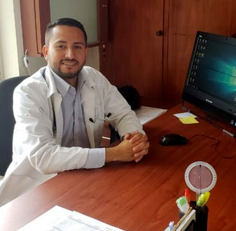 Young doctor escapes Venezuela and hopes to set up a free clinic for other refugees in Cuenca
