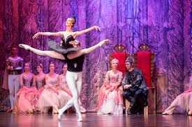Swan Lake : a night of music, ballet and Cuencano talent