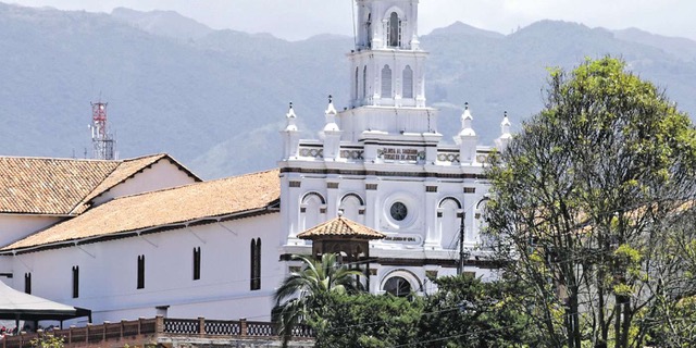 Find historical Cuenca in Todos Santos church