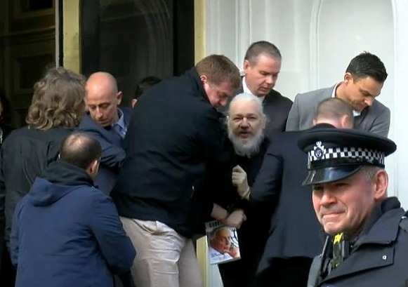 Ecuador withdraws Assange asylum, let’s Brtis arrest him