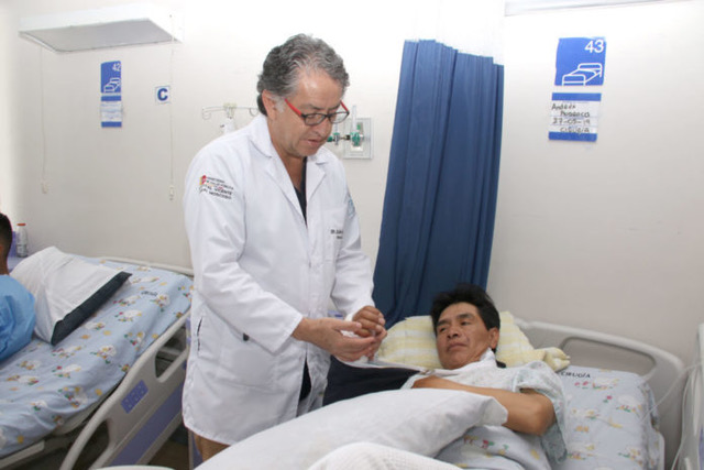 Second hand reattachment surgery a success in the Regional Hospital of Cuenca