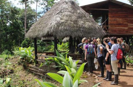 Pastaza farmers abandoning agriculture and switching to ecotourism