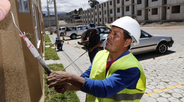 Construction sector shrinks heavily all around Ecuador