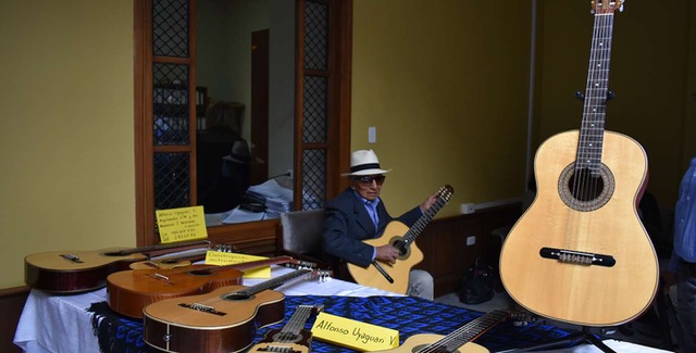 Cuencano guitar-maker sets up exhibition as part of World Tourism Day