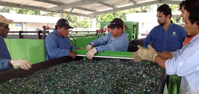 An Ecuadorian company is processing plastic into an ecologic ‘plastic wood’