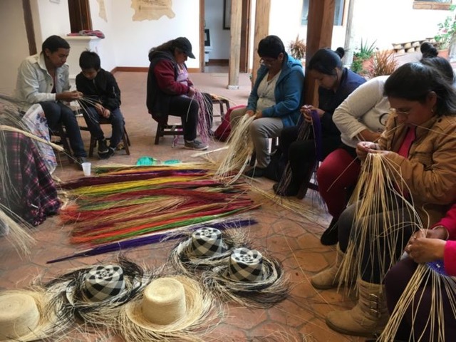 Toquilla-hat knitting course becoming popular in Cuenca