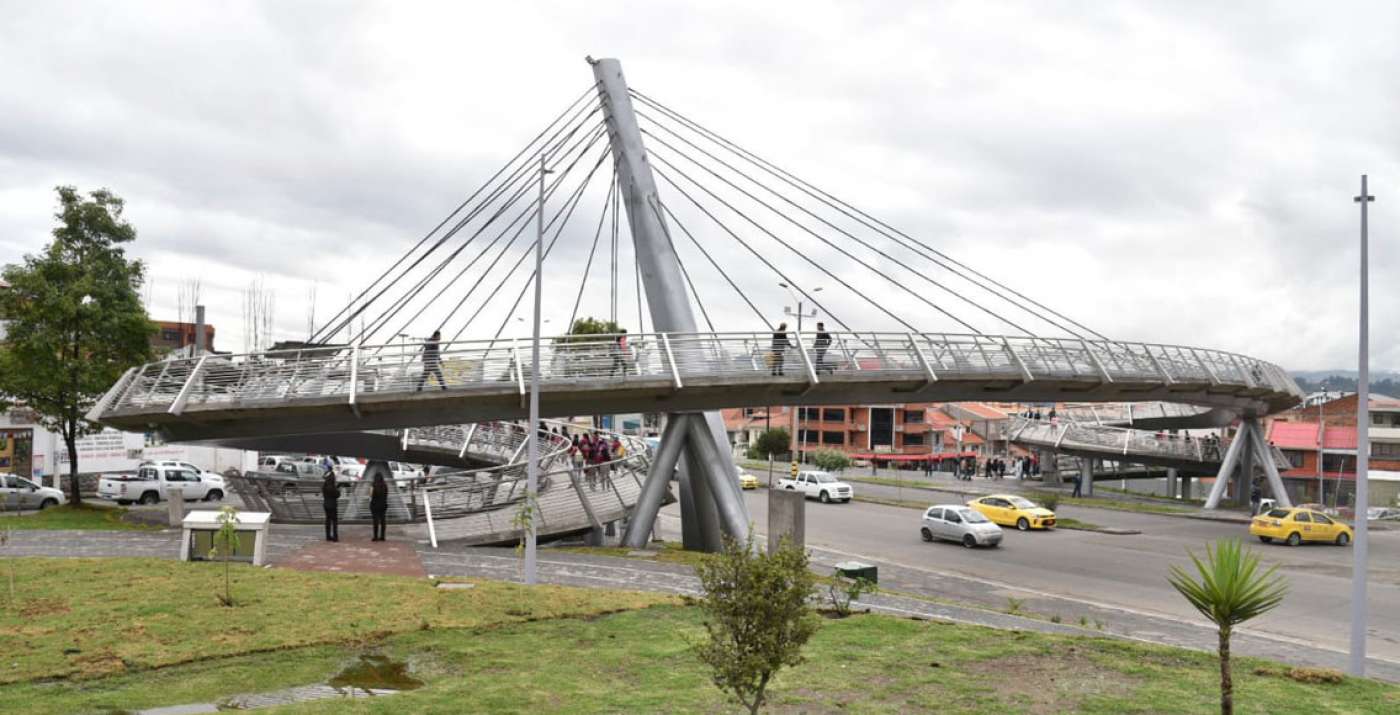 New sports area and pedestrian bridge open in Miraflores