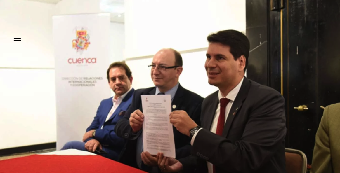 Cuenca government signs transparency and anti-corruption agreement