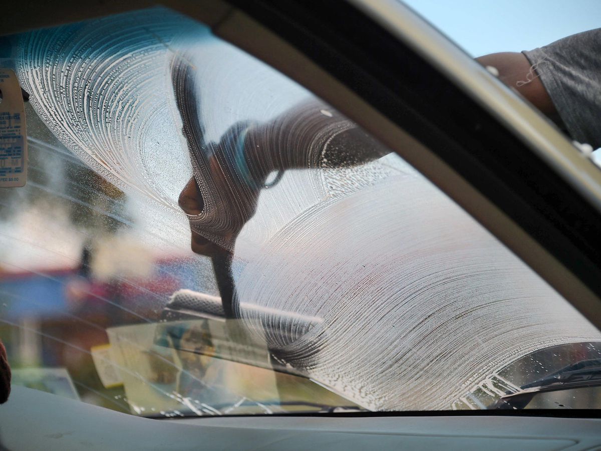 Drivers complain about aggressive street corner window washers