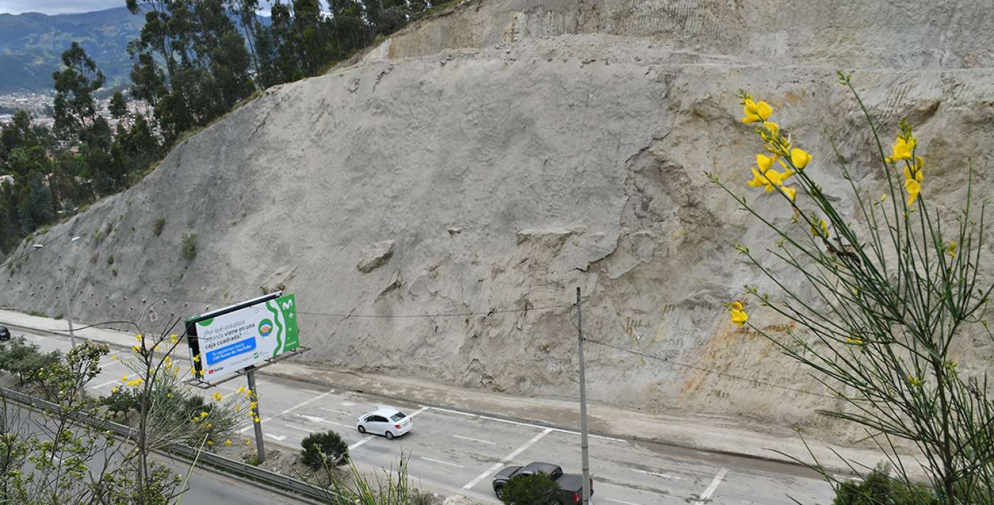 Cuenca-Azogues highway reopens after landslide