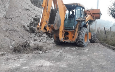 Traffic Impeded in Azuay Due to Insufficient Machinery for Landslide Cleanup