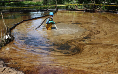 Petroecuador Faces Criticism for Lacking Essential Supplies for Oil Spill Containment and Environmental Restoration