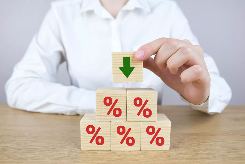 Savings Rates: Decline in 2024, What’s Next in 2025?