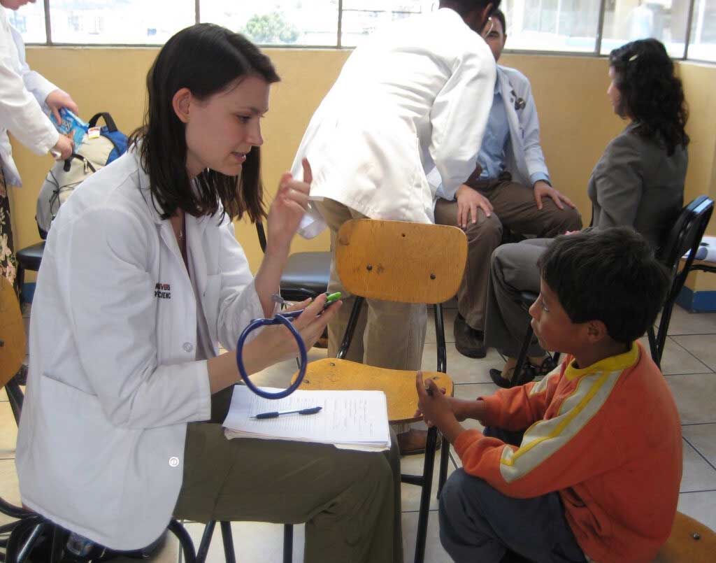 Noboa delivers 2025 budget with sharp spending increases and deep fiscal challenges