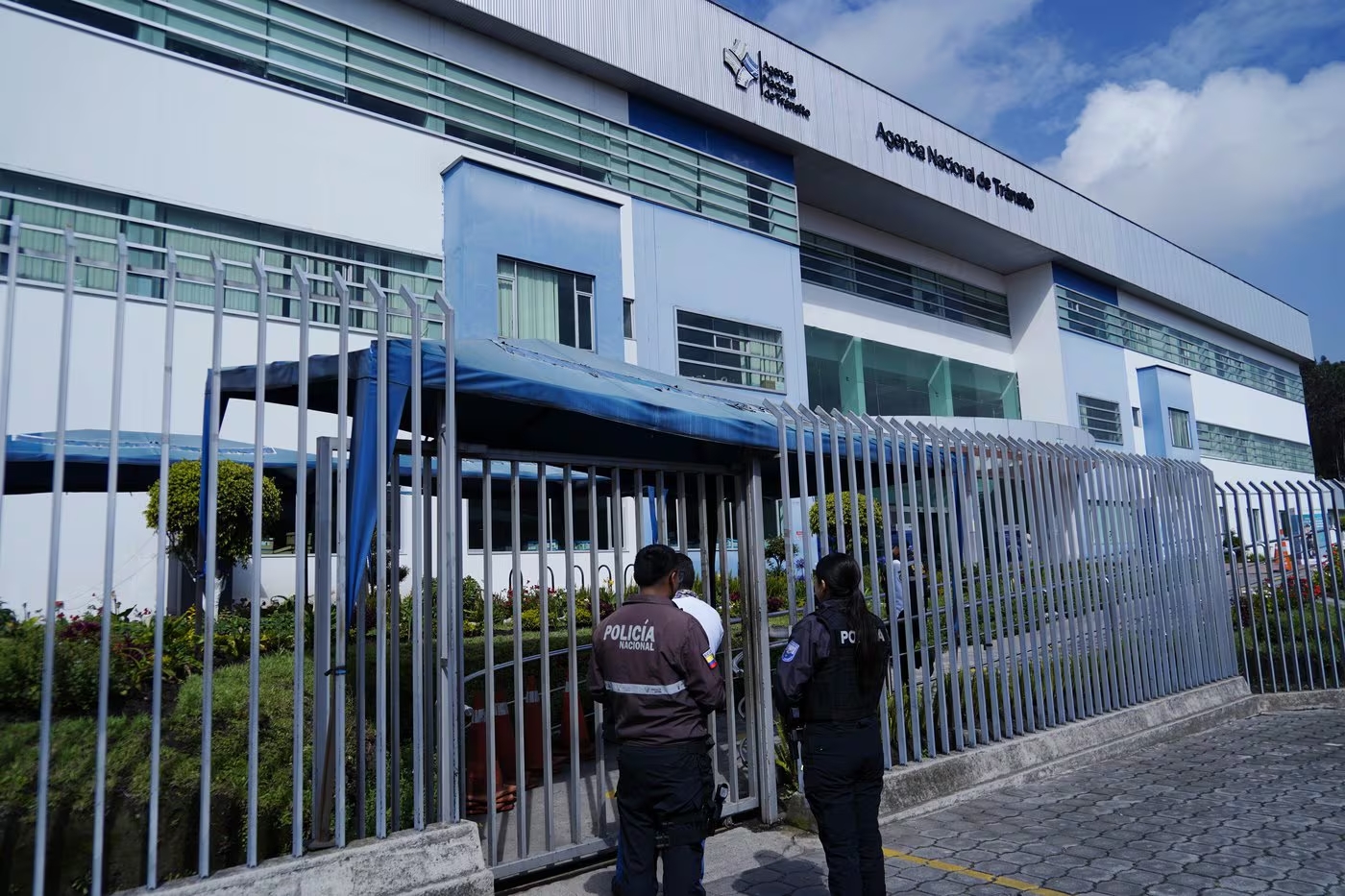 Wiretap case paralyzes transit agency as Ecuador uncovers a monetized licensing pipeline
