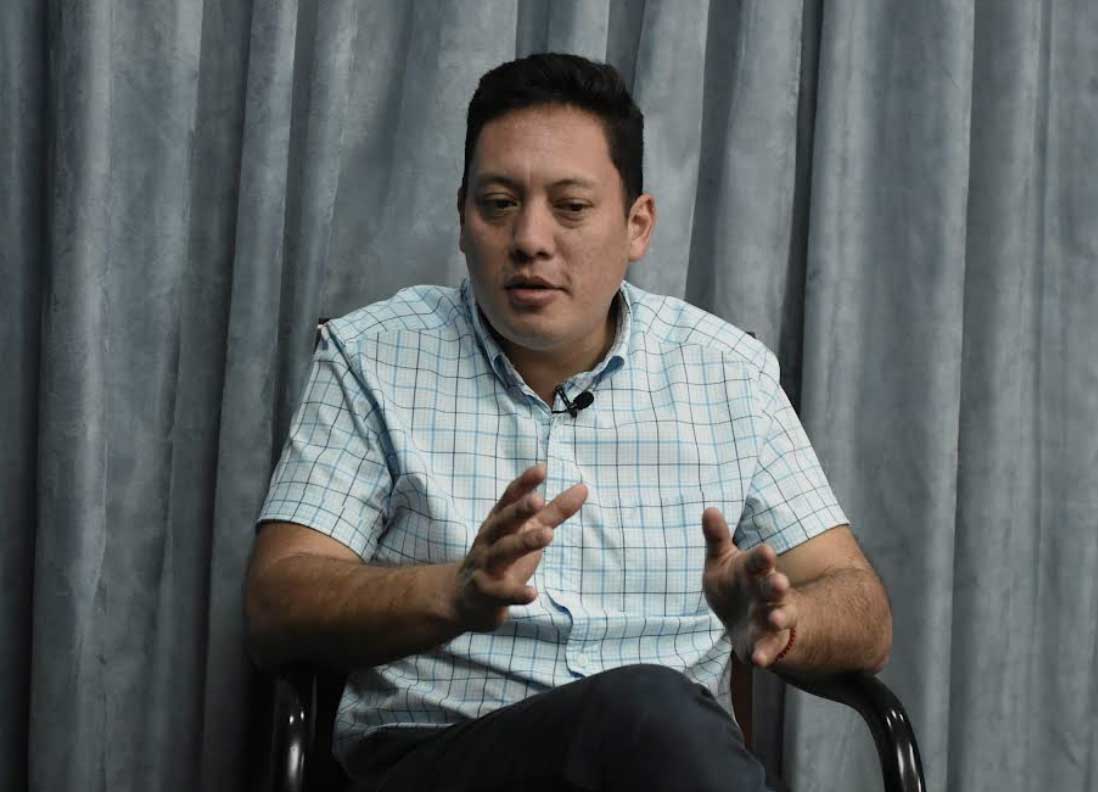 Supporters gather in Cuenca as suspended mayor faces slow health recovery