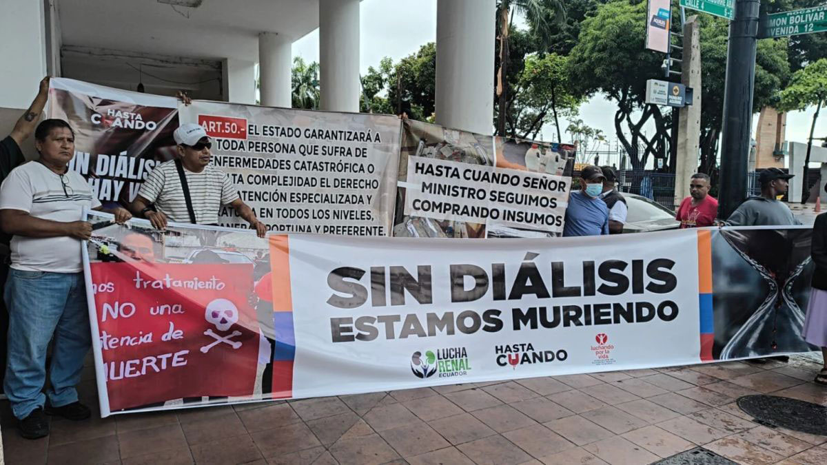 Cuenca dialysis patients demand payment as state debt threatens treatment providers