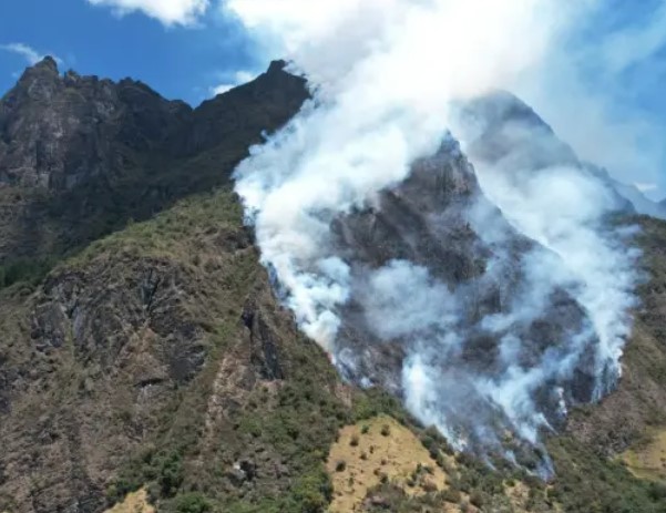 Forest fires burn more than 1,700 hectares across Azuay as dry conditions persist